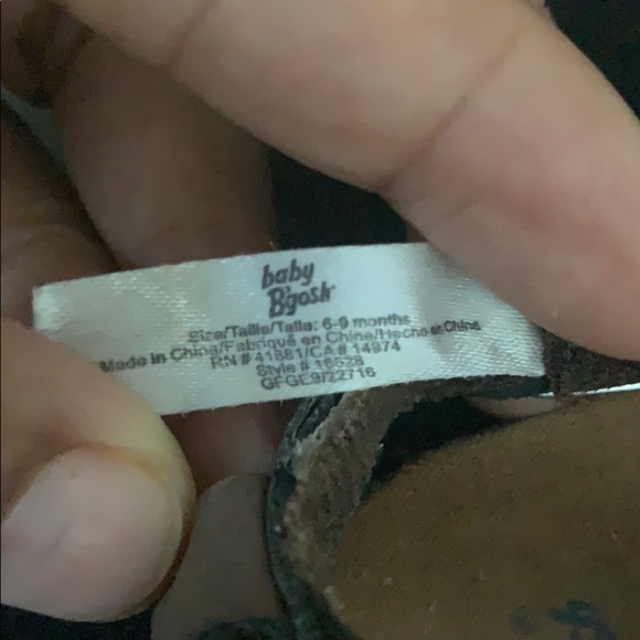 OshKosh B’Gosh baby shoes - Picture 3 of 6